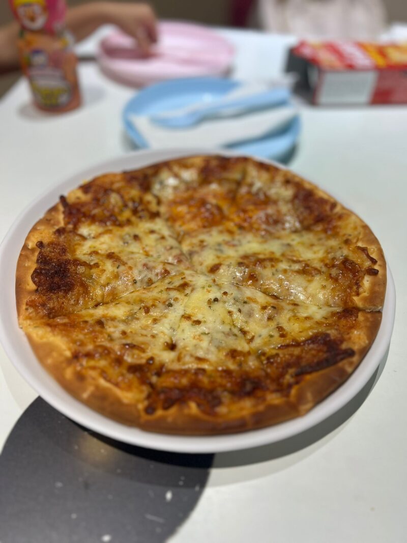 Pororo park cafe pizza